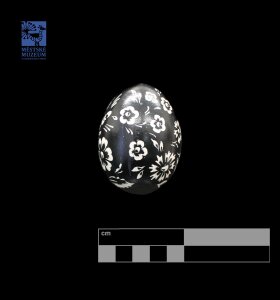 Vyškrabávaná černá kraslice